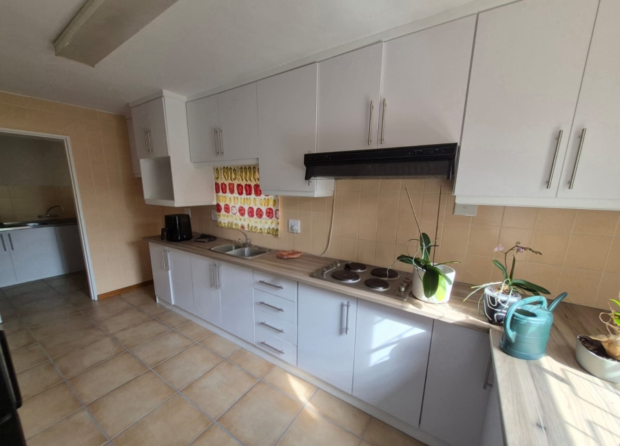 5 Bedroom Property for Sale in Bayview Western Cape